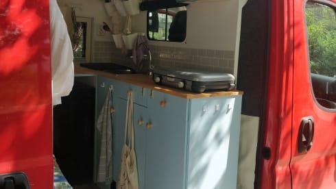 Vespa – 2-person self-built bus camper