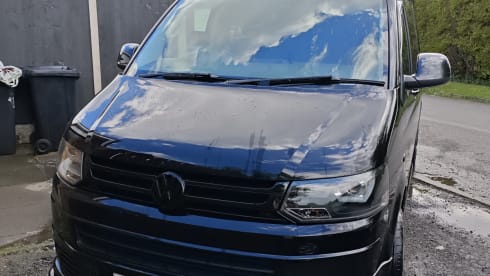 The Black Vanther  – Beautiful pop top 4 berth 4 x 4 VW Camper! 