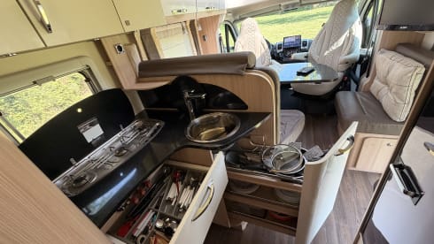 Burstner Nexxo T740 – 3p Bürstner semi-integrated uit 2015