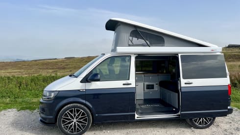 Sally – 4 berth Volkswagen Transporter campervan