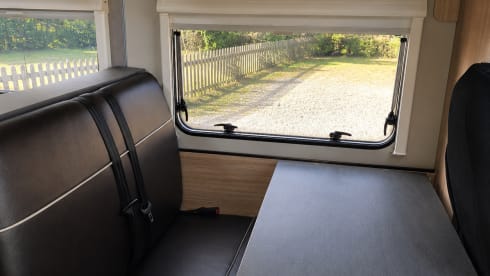 Weinsberg-bus met 4 slaapplaatsen uit 2019
