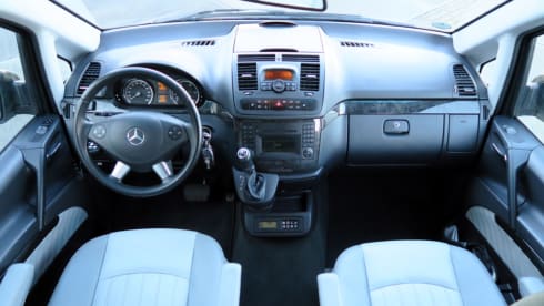 4p Mercedes-Benz Marco Polo