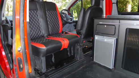 Tom – Ford Transit Custom High Top. Isle of Wight