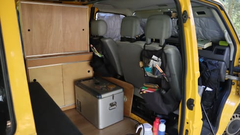 De Gele Bus – On the road with the Yellow Bus! (VW T4 from '99)