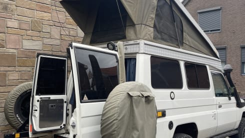 2-person Toyota rooftop from 2000 4x4