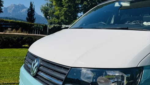 Dub Di – Adventure in Style – Two-Tone T6 VW Campervan, 2018 (Sleeps 4)