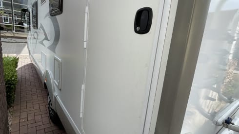 Spacious 6-person family camper