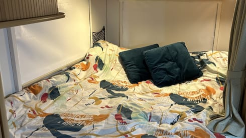 BeeHappy Motorhome Hire 🐝 – Beautiful 4 berth motorhome perfect for a couple or small family. 