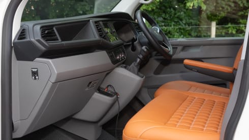 Harriette – 4 berth Volkswagen CamperKing Montecarlo 2021