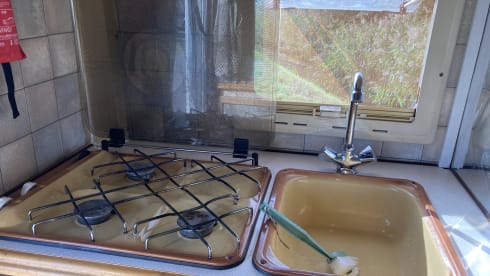 4p Peugeot alcove from 1990