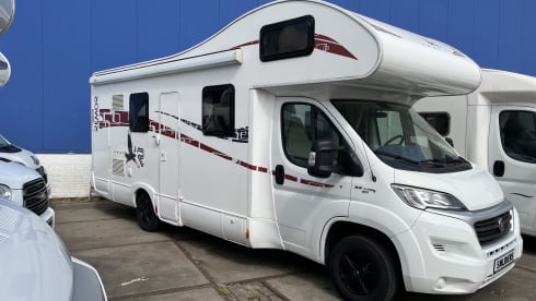 Jai the Camper – Beautiful and trendy 7p Rimor alcove from 2017