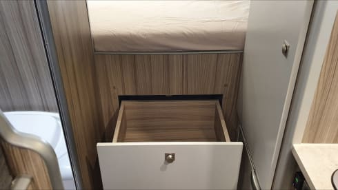 RENTACAMPA  – 2 BERTH FULLY SELF CONTAINED CAMPERVAN WITH TOILET AND SHOWER 