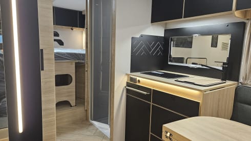 GZX-72-N – Chausson 777GA Automatic Etape Line very luxurious, km free!
