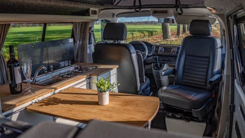 Volkswagen T5 Camperbus 4 persons 