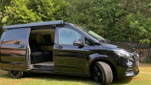 Quinti – Autobus Mercedes-Benz a 4 posti dal 2026