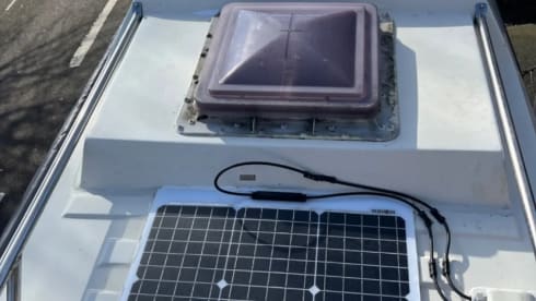 Velma – 4 berth Volkswagen campervan from 1988