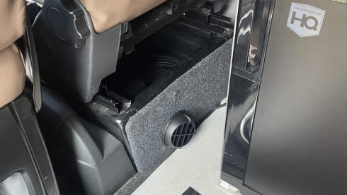 Freddie – 4 berth Volkswagen campervan from 2018 (Air con & Diesel heater)