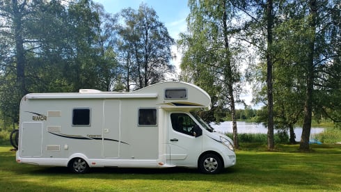 Rimor Katamarano 9 | Alcove | 2013 | 7 places | 3 bunk bed