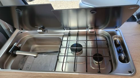 BeeHappy – Camper Toyota a 3 posti letto del 2006