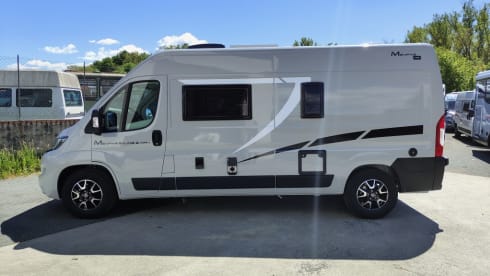 Menfys (2) veranda – Menfys VAN 3 MAXI S-Line (2) with veranda and photovoltaic