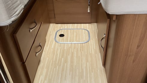 Very spacious LMC Camper with fully automatic hydraulics level system