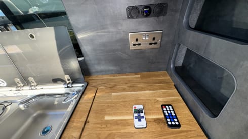 Poppy the pop top – 2 berth + 2 Kids Ford camper van 2018
