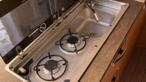 Cara – Van (6 m) from Weinberg with pop-up roof for rent