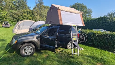 Jeep Grand Cherokee (lpg) met daktent van 180 x 210