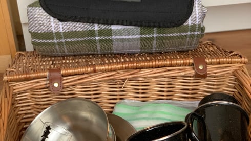 Leah – Beautifully converted wooden interior camper 