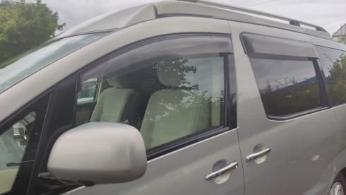 Alphie Hybrid&LPG – 2 Berth Toyota Alphard Hybrid&LPG