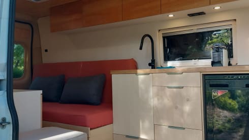 Boxy – Spacious off-grid bus camper 'Boxy' 2/3 pers. (2014)