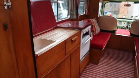 Moggie – 1963 Morris J2 Vintage 4 berth Campervan