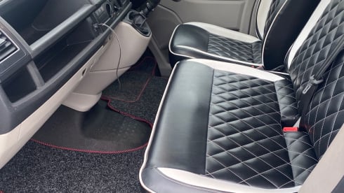 WILFY – 4 berth Volkswagen bus from 2016