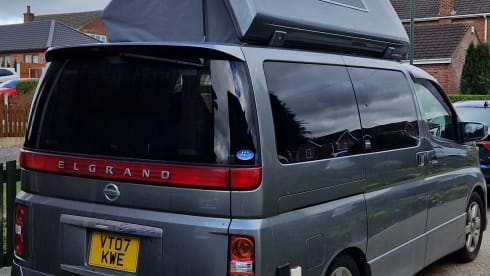 El – 2/3 berth Nissan Elgrand campervan with pop up roof