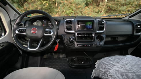 LMC Innovan 600 – Sturdy camper van with panoramic roof from 2022