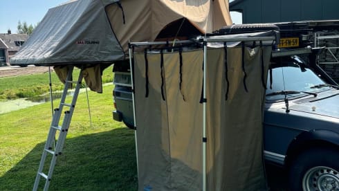 The Brick  – Volvo station Polar 245 roof tent incl complete camping equipment