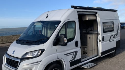 FreedaFreedom – Delightful 3 berth Peugeot boxer campervan from 2023