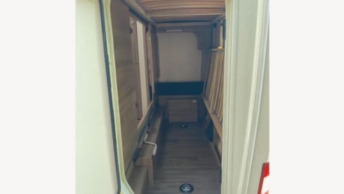 Robyn – Robyn - 6 Berth Luxury Motorhome