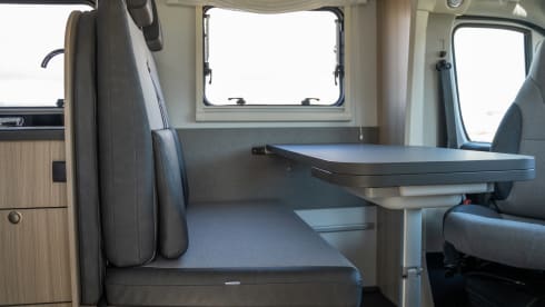 Luxe Sunliving S75SL – 4p Sun Living semi-integrated uit 2024