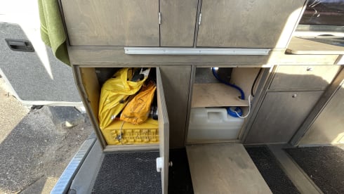Blastoise – Volkswagen T5 camper van