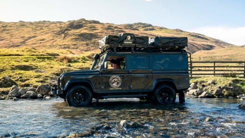 ARMSTRONG – Land Rover Defender 110 with Rooftop Tents & Awning  | Carries 5 & Sleeps 5