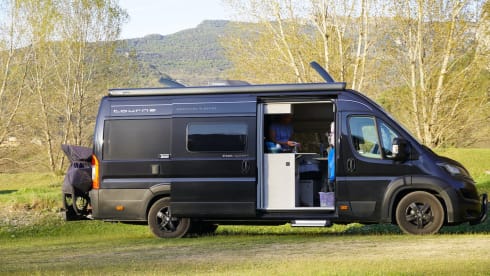 Tourne 6.4 – New Bus Camper for Rent Peugeot Boxer