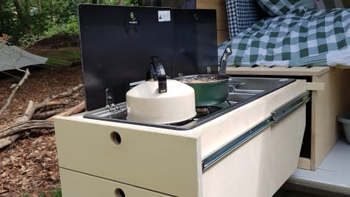 Groene Gast – Green Guest takes you on a unique adventure in a retro camper!