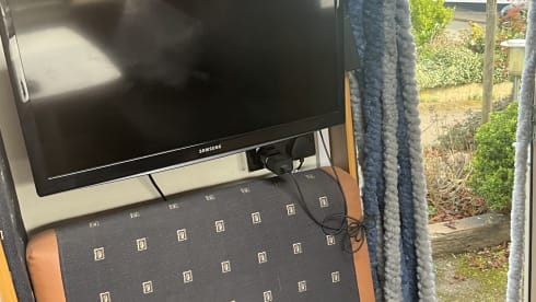 Blue – 4 berth Dethleffs   2004