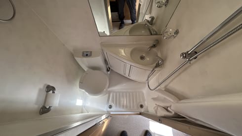 Jeffy – Jeffy – Low-Mileage, Fully Stocked Motorhome, Sleeps 6 Including Insurance!