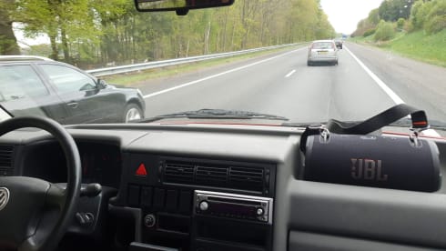 Ferrari onder de Volkswagens – 2p Volkswagen bus uit 2001