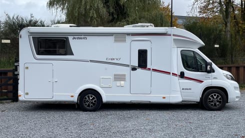 James – ⭐⭐⭐⭐⭐ Luxury Detleffs with very large beds & lots of comfort