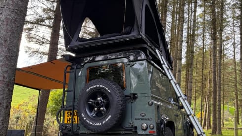 Adventurer  – Landrover 90 with ikamper tent sleeps 2 