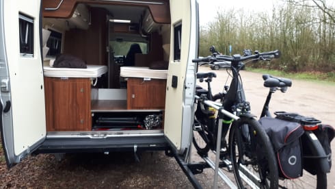 Bus camper with 2 length beds. Automatic 150 hp.