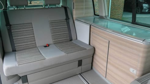 4p Volkswagen campervan uit 2012